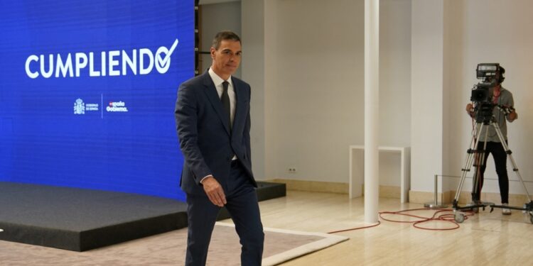 Presidente del gobierno español inicial gira por África Occidental para abordar migración irregular