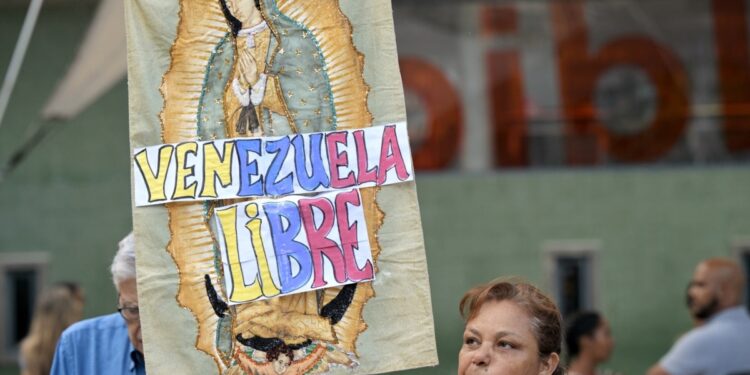 EEUU, UE y 20 países exigen a Venezuela verificación imparcial de resultados, rechazan represión 