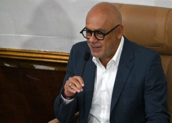 Vocero del régimen chavista despotrica contra presidentes de Chile y Perú