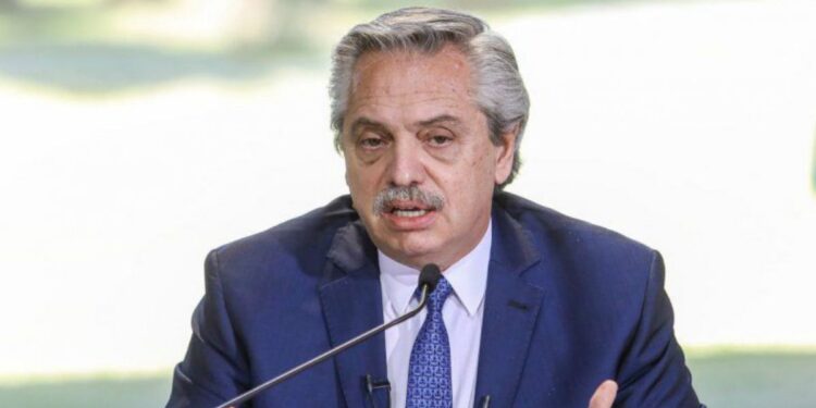 Expareja de Alberto Fernández lo denuncia por violencia de género