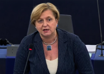 Excanciller polaca denuncia financiamiento de Europa a régimen cubano