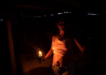 Arrecian los apagones prolongados en Cuba durante agosto