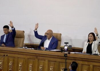 Parlamento chavista impulsa ley para controlar redes sociales