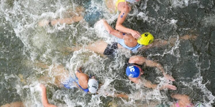 Dos atletas de Portugal presentaron síntomas de infección tras nadar en el río Sena