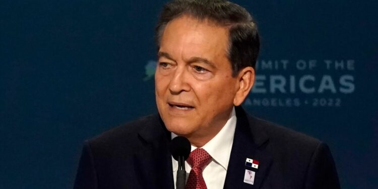 El expresidente de Panamá, Laurentino Cortizo, es demandado por un presunto delito