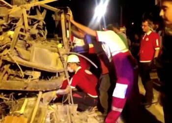 Al menos 28 muertos en Irán tras estrellarse un autobús de peregrinos pakistaníes