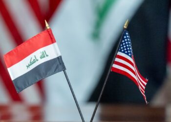 Ataque con cohetes a base militar en Irak causa heridas militares de EEUU
