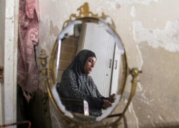 Israel lucha contra Hamás en Gaza mientras se reduce el espacio para las familias desplazadas