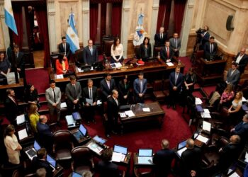 Los senadores de Argentina dan marcha atrás en aumento de sus sueldos