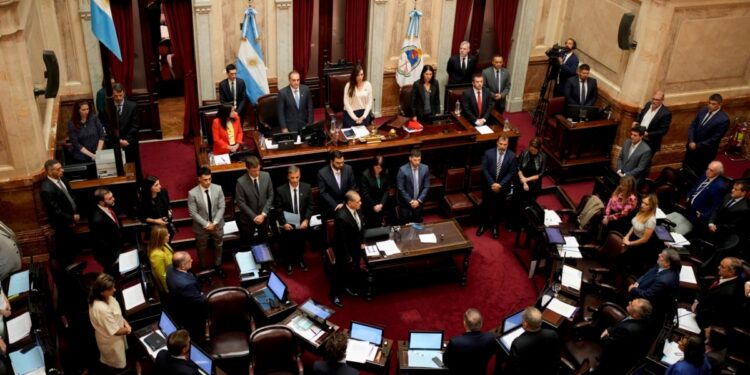 Los senadores de Argentina dan marcha atrás en aumento de sus sueldos