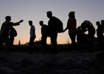 Suspensión de permisos de viaje para solicitantes de parole humanitario: lo que hay que saber