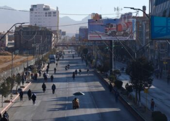 Protestas por desabastecimiento de combustible en Bolivia complican al presidente Arce