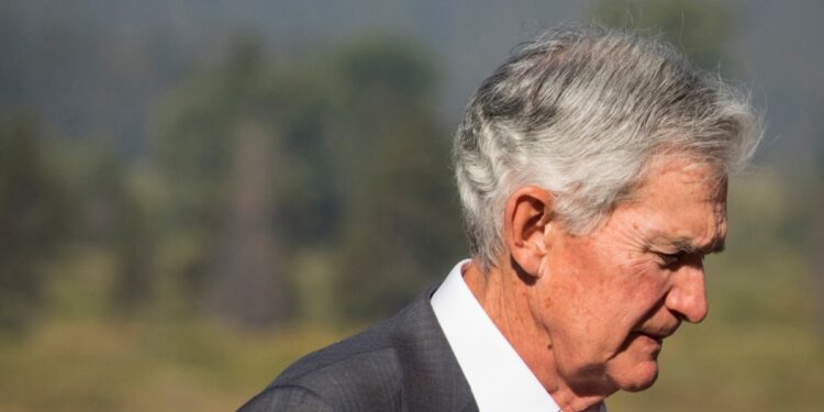 El presidente de la Reserva Federal de EEUU anticipó la posibilidad de bajar tasas de interés tras el repunte en la economía estadounidense.