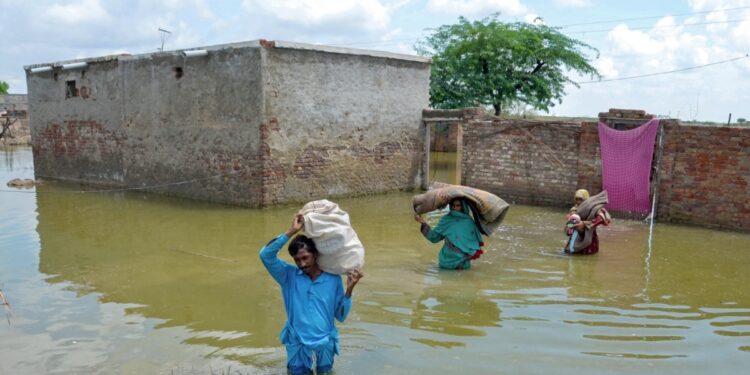 El número de personas que intentaron cruzar la frontera sur de EEUU habría disminuido significativamente en el último mes.