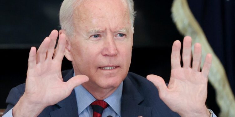 Un juez en Texas determina la suspensión temporal
de la medida inmigratoria para cónyuges de estadounidenses