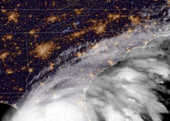 El huracán Debby llega a Florida cargada de una enorme cantidad de lluvia, amenaza con inundaciones y numerosos condados al norte del Estado