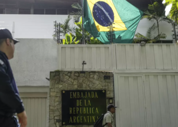 Cancillería venezolana informa que Brasil custodiará embajadas de Argentina y Perú en Caracas