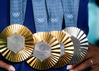EEUU vence a China en medallero olímpico pero empatan en oro; Francia supera expectativas