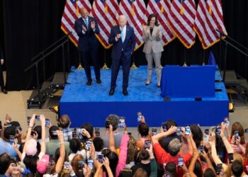 Gobierno de Biden firma acuerdos con farmacéuticas para reducir precios de medicamentos