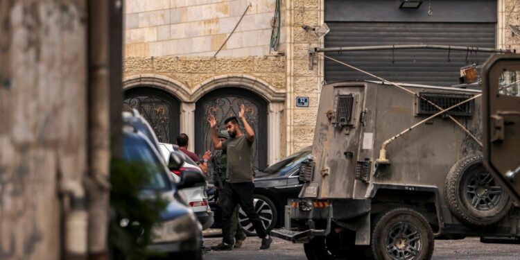 Ataque israelí contra convoy de ayuda a Gaza mata a cuatro palestinos, según organización de EEUU