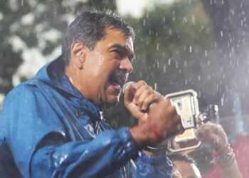 ¿Qué implicaría la criminalización de WhatsApp, fundamental en una Venezuela marcada por “desiertos informativos”?