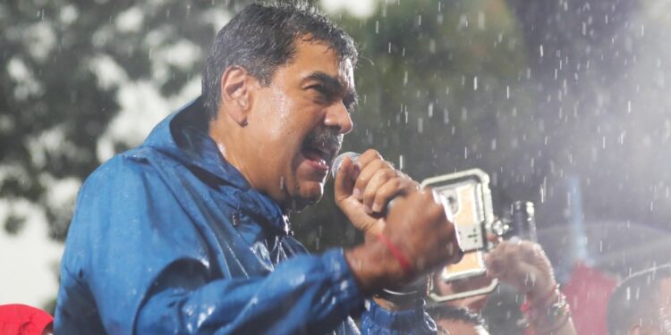 ¿Qué implicaría la criminalización de WhatsApp, fundamental en una Venezuela marcada por “desiertos informativos”?