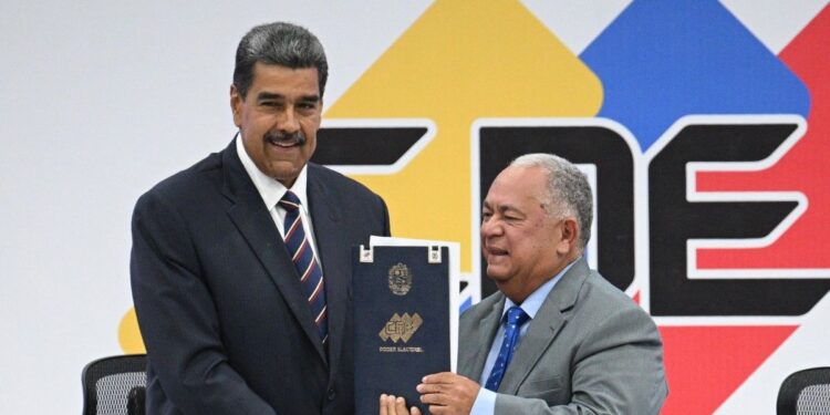 Proclamación de Maduro sin resultados, un autogolpe avalado por sus instituciones