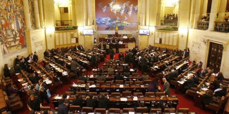 Congreso colombiano desconoce triunfo de Maduro y exige auditoría electoral