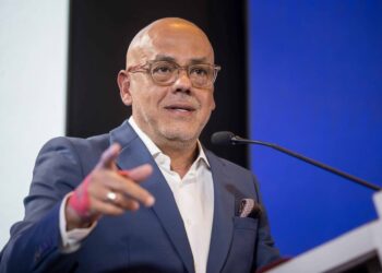 Jorge Rodríguez propone reformar leyes electorales para prohibir la observación internacional