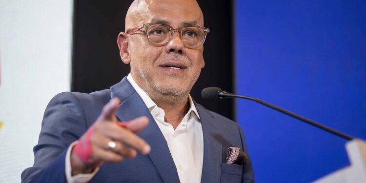 Jorge Rodríguez propone reformar leyes electorales para prohibir la observación internacional