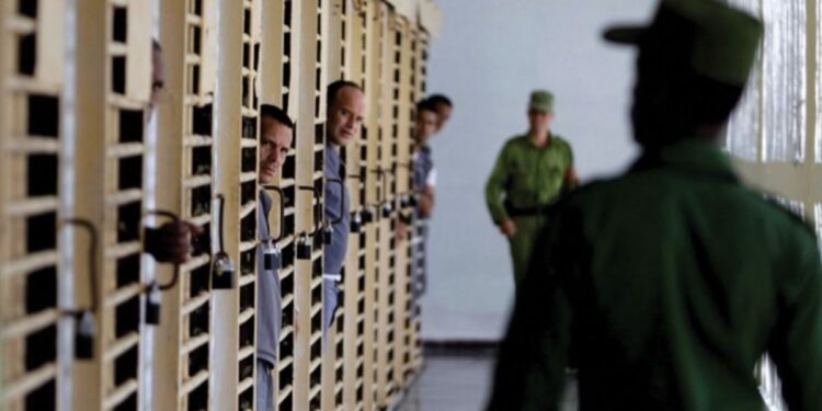 Documentan 130 violaciones a derechos de los presos en julio