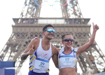 autoridades entregan casa amoblada a campeón olímpico de marcha