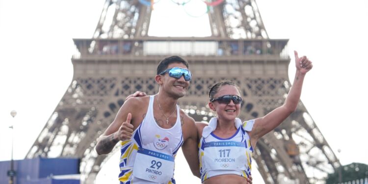 autoridades entregan casa amoblada a campeón olímpico de marcha