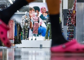 Crece en agosto la confianza y mejora el optimismo del consumidor sobre el futuro