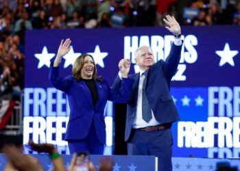 Harris y Walz inician gira en autobús por Georgia mientras aumentan esperanzas de los demócratas