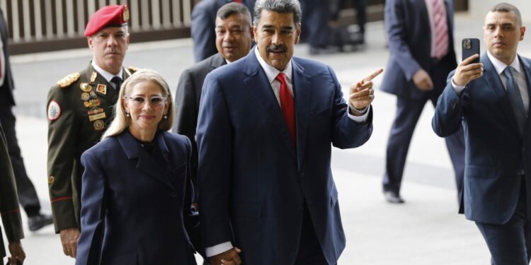 Revisión de AP a actas de la oposición expone serias dudas sobre resultados electorales en Venezuela