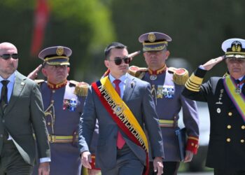 Presidente de Ecuador considera una traición denuncia de su vicepresidenta