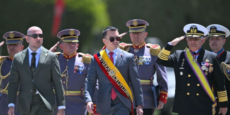 Presidente de Ecuador considera una traición denuncia de su vicepresidenta