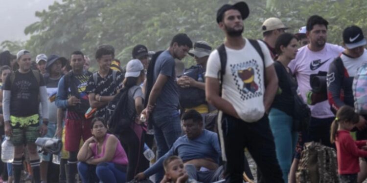 Crisis política de Venezuela le agrega presión a la ruta del Darién