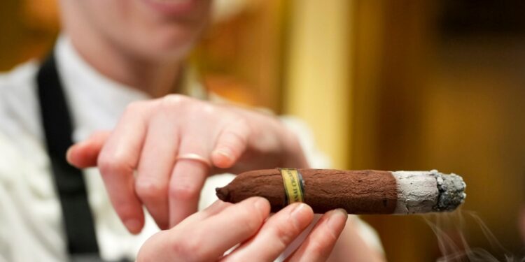 EEUU sanciona a tabacalera paraguaya que habría financiado a expresidente Cartes