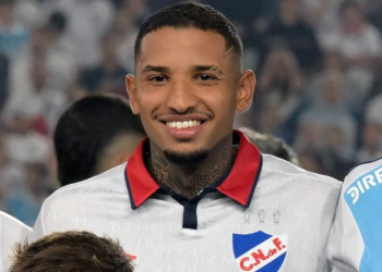 Muere Juan Izquierdo, futbolista uruguayo tras una semana hospitalizado por sufrir un desplome en pleno partido