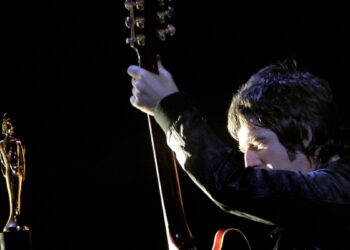 La banda británica Oasis se reunirá para una gira en 2025