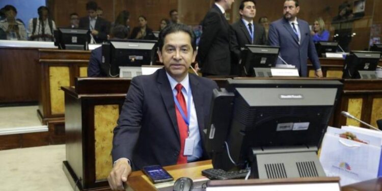 Ecuador se hunde en la narcocracia si no cambiamos la Constitución