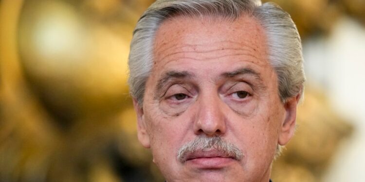 Fiscal argentino acusa a expresidente Fernández de lesiones graves y coacción a ex primera dama