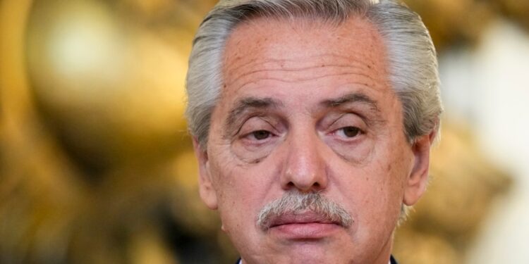 Ex primera dama argentina declaró en caso de violencia de género contra su esposo