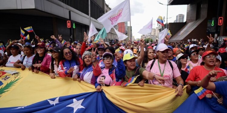 Oposición y oficialismo se movilizan en Venezuela este sábado en medio de tensiones por resultados electorales 