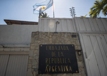 Diplomáticos argentinos abandonarán Venezuela el jueves