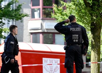 Policía alemana busca al agresor que mató a tres personas en un ataque en Solingen