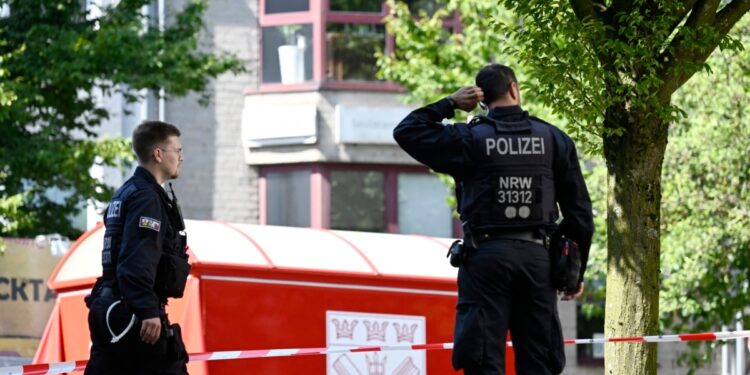 Policía alemana busca al agresor que mató a tres personas en un ataque en Solingen