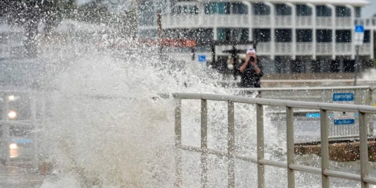 Huracán Debby llevará aguaceros e inundaciones catastróficas a Florida, Georgia y Carolina del Sur